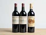 trois bouteilles de vin posées sur une table en bois