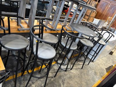 Lot de 7 tabourets et un mange debout - Photo 1