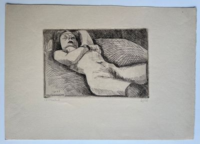 dessin au crayon représentant une femme allongée sur un lit, la tête posée sur un oreiller