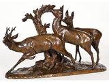 une image représentant une sculpture en bronze représentant un groupe de cerfs sur un rocher