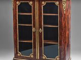 une très belle et rare bibliothèque de l'époque de Louis II, en acajou et gilp