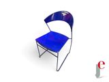 une chaise bleue posée sur une surface blanche