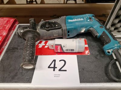 une photo d'une perceuse sans fil exposée dans un magasin