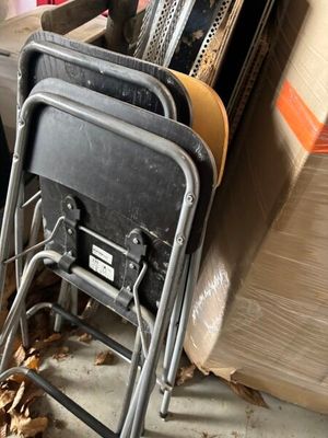 12 caisses dépareillées en pvc contenant du chanvre, de la p…