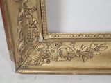 a picture of a gold picture frame on the wall