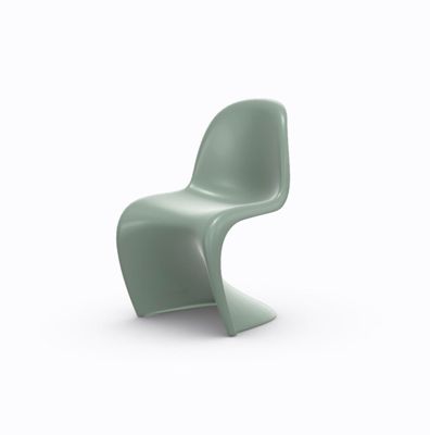 une image représentant une chaise en plastique verte sur fond blanc