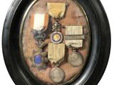 une photo d'une photo d'une photo d'une médaille