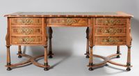 Bureau Mazarin double face en placage d'olivier dans des rés…