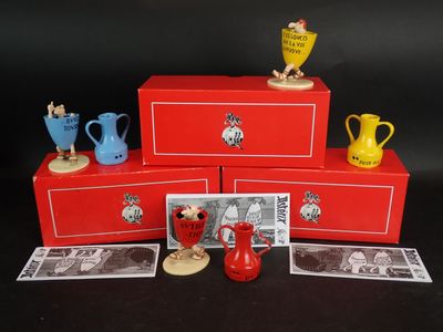 une boîte rouge sur laquelle sont posés plusieurs objets
