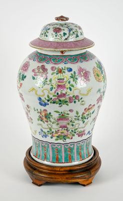 an image of a vase with a lid sitting on a wooden stand