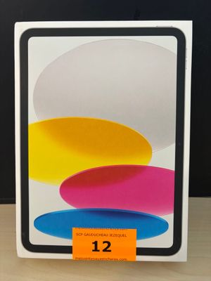 une image représentant une boîte blanche ornée d'un motif coloré sur le devant