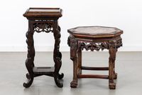 Deux tables d'appoint ou supports orientaux en bois dur, en … (photo 6)