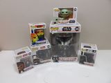 Plusieurs figurines Pop Vinyl de Star Wars sont posées sur une table