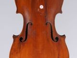 un vieux violon avec un dos et un archet en bois sur fond blanc