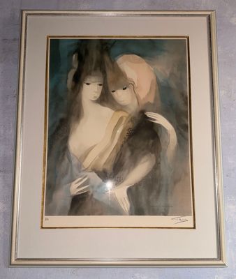 tableau représentant une femme et un chat dans une pièce aux murs bleus
