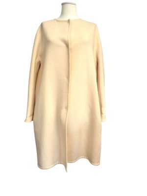 une photo d'un manteau beige sur un mannequin, un mannequin, un mannequin, un mannequin, un mannequin, un mannequin, un mannequin, un mannequin