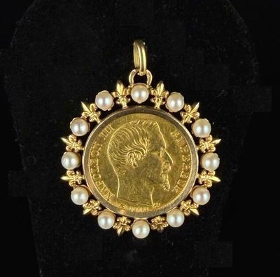 an image of a gold coin with pearls in the center