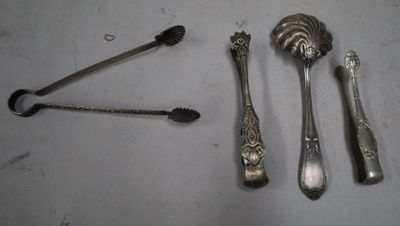 LOT EN MÉTAL ARGENTÉ Comprenant : - 3 pinces - cuillère saup… - Photo 1