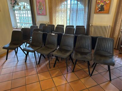 a room with a bunch of chairs and a radiator in it