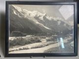 a picture of a picture hanging on a wall