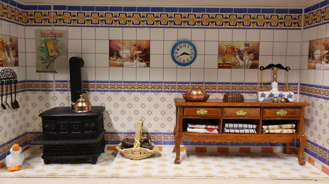 Diorama. Composition miniature, dans une vitrine en bois, vitre e...