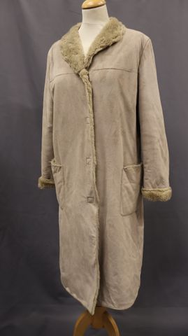ARMANI JEANS – Manteau imitation daim et fausse fourrure. Taille ...