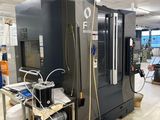 une grande machine installée dans une pièce
