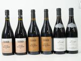 six bouteilles de vin sont alignées sur une surface blanche