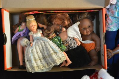 Lot de poupées des années 1960, 70, 80 en plastique, on y jo…