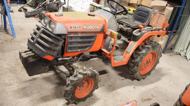 Micro-tracteur KUBOTA B1410, 111 heures. Manque la batterie. Fonc...