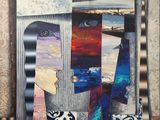 une photo montrant un collage de différentes cravates accrochées à un mur