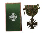 une image représentant une médaille et un livre sur fond blanc