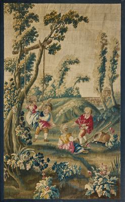 une image d'une tapisserie accrochée au mur d'une pièce