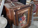 une photo d'une photo représentant une femme assise sur une chaise devant un tas de meubles