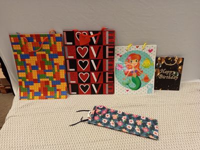 lot de 150 sacs cadeaux - différents modèles