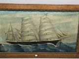 une vieille photo représentant un bateau en mer, avec le ciel en arrière-plan