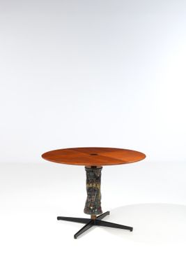 une image représentant une table ronde avec un plateau en bois et des pieds en métal noir