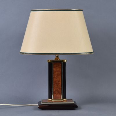 an image of a lamp that is sitting on a table