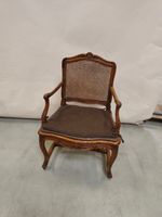 Fauteuil en bois mouluré et sculpté à fond de canne , piètem…