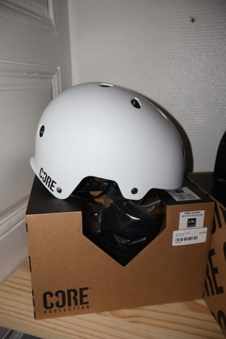 CORE PROTECTION – Casque core basic blanc L/XL. Neuf. Possibilité...
