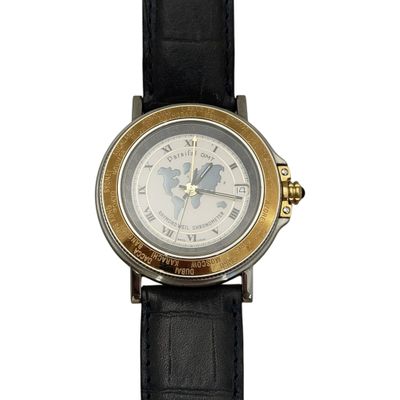une image représentant une montre-bracelet sur laquelle figure une carte du monde