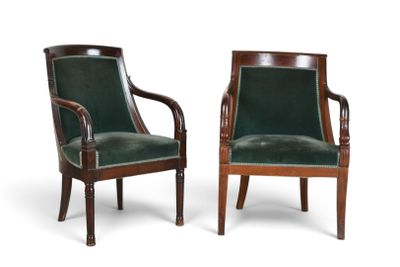 paire de fauteuils en acajou et velours vert