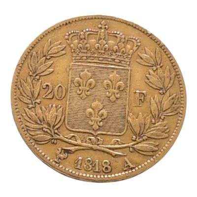 Gros plan sur une pièce d'or ornée d'une couronne