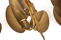 Suite de quatre appliques en métal doré, figurant de larges … (photo 5)