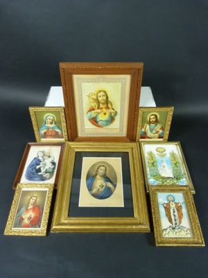Réunion de pièces encadrées religieuses diverses dont la Vie…