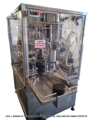 an image of a machine that is used to make liquid