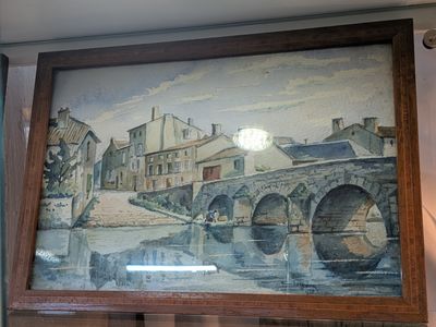 une image d'un tableau sur le mur d'un bâtiment