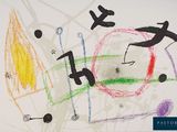 une photo d'un dessin d'enfant sur une feuille de papier