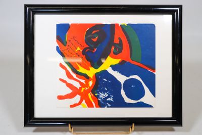 tableau représentant une femme en robe bleue sur un fond rouge et jaune