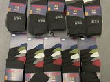 six paires de chaussettes pour homme, noires, rouges, vertes et blanches